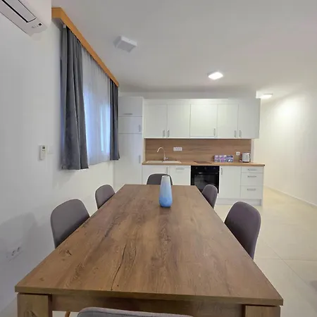 Adriatic Pearl Πανσιόν