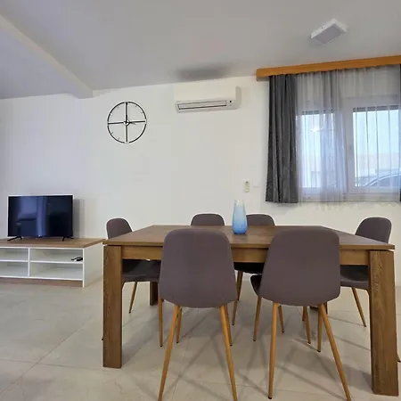Πανσιόν Adriatic Pearl 3*